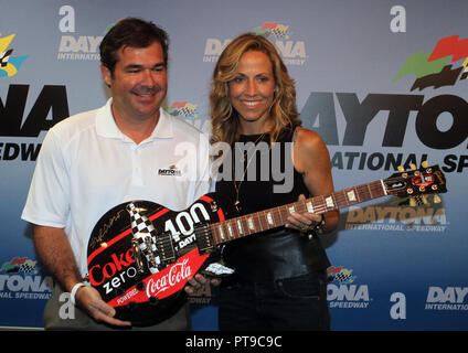 Sheryl Crow ad una pre gara conferenza stampa prima della NASCAR Sprint Cup Series Coke Zero 400, al Daytona International Speedway di Daytona, Florida il 6 luglio 2013. Foto Stock