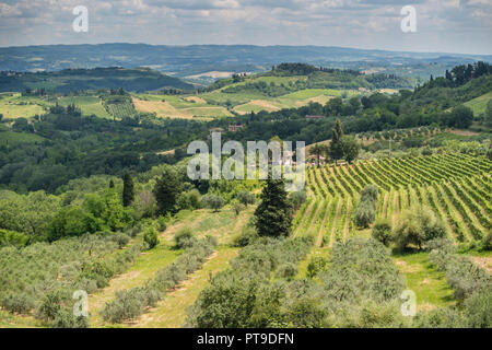 Le aree circostanti di Hill Top città San Gimignano, Toscana, Italia Foto Stock