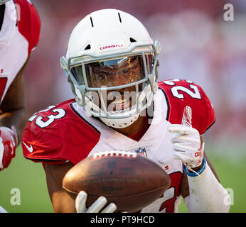 Santa Clara, California, USA. 07 ott 2018. Arizona Cardinals cornerback bene' Benwikere (23) celebra un'intercettazione durante un NFL partita di calcio tra la Arizona Cardinals e San Francisco 49ers a Levi's Stadium di Santa Clara, California. Valerie Shoaps/CSM/Alamy Live News Foto Stock