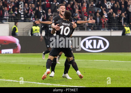 Francoforte, Deutschland. 04 ott 2018. Luka JOVIC (hi., F) festeggia con portiere Filip KOSTIC (F) sopra l'obiettivo di renderlo 1-0 per Eintracht Frankfurt, giubilo, tifo, tifo, gioia, entusiasmo, celebrare, goaljubel, Calcio Europa League, fase di gruppo, gruppo H, giornata 2, Eintracht Francoforte (F) - Lazio (Lazio) 4: 1, il 04/10/2018 a Francoforte, in Germania. | Utilizzo di credito in tutto il mondo: dpa/Alamy Live News Foto Stock