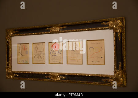 Londra, UK, 8 ottobre 2018,Bonhams Photocall, sul display: Joan Miró(1893-1983)Cinq composizioni. Stimato a £ 30.000 - 50.000 impressionista e l arte moderna vendita avviene il 11 ottobre a 5pm. Credito: Keith Larby/Alamy Live News Foto Stock