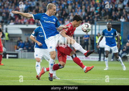 Fabian HOLLAND (sinistra e destra) vs. Hee Chan HWANG (HH), azione, duelli, calcio 2. Bundesliga, 9. giornata, Darmstadt 98 (DA) - Hamburg Amburgo Amburgo (HH) 1: 2, su 05.10.2018 a Darmstadt / Germania. € | Utilizzo di tutto il mondo Foto Stock