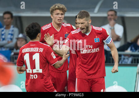 Il portiere Aaron HUNT (destra, HH) cheers con la sinistra a rightn.r. Tatsuya ITO (HH), Jann-Fiete ARP (HH), Douglas DOS SANTOS JUSTINO de Melo (HH) dopo l'obiettivo di renderlo 1-0 per HSV Amburgo Amburgo Amburgo, giubilo, tifo, tifo, gioia, entusiasmo, celebrare, goaljubel, mezza figura, mezza figura, Soccer 2. Bundesliga, 9. giornata, Darmstadt 98 (DA) - Hamburg Amburgo Amburgo (HH) 1: 2, su 05.10.2018 a Darmstadt / Germania. € | Utilizzo di tutto il mondo Foto Stock