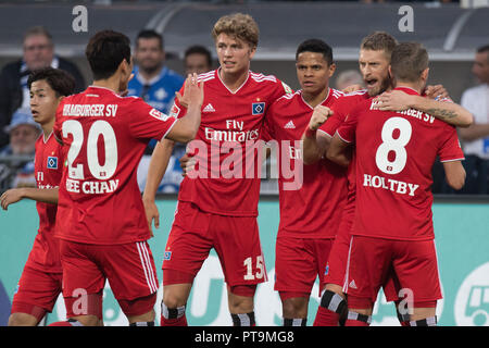 Il portiere Aaron HUNT (seconda da destra, HH) cheers con la sinistra a rightn.r. Tatsuya ITO (HH), Hee Chan HWANG (HH), Jann-Fiete ARP (HH), Douglas DOS SANTOS JUSTINO de Melo (HH), Lewis HOLTBY (HH) dopo l'obiettivo di renderlo 1-0 per HSV Amburgo Amburgo Amburgo, giubilo, tifo, tifo, gioia, entusiasmo, celebrare, goaljubel, mezza figura, mezza figura, calcio seconda Bundesliga, 9 giornata, Darmstadt 98 (DA) - Hamburg Amburgo Amburgo (HH) 1: 2, su 05.10.2018 a Darmstadt / Germania. € | Utilizzo di tutto il mondo Foto Stock