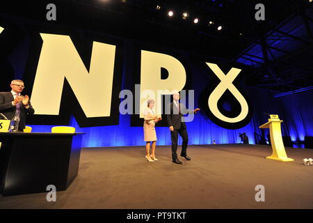 Glasgow, Regno Unito. 8 Ott 2018. Primo Ministro Nicola Storione & John Swinney MSP - Il Vice Primo Ministro e il Gabinetto per l'istruzione e le competenze necessarie a una conferenza a Glasgow il SECC. Credito: Colin Fisher/Alamy Live News Foto Stock