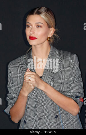 Tokyo, Giappone. 8 Ottobre, 2018. Modello americano Hailey Baldwin assiste le icone di Tokyo evento del 8 ottobre 2018, Tokyo, Giappone. L'americano del marchio di moda Tommy Hilfiger ha presentato la sua caduta 2018 insieme a Tokyo invitante e internazionale giapponese di celebrità come F1 race driver Lewis Hamilton e il modello e Justin Bieber la moglie Hailey Baldwin. Credito: Rodrigo Reyes Marin/AFLO/Alamy Live News Foto Stock