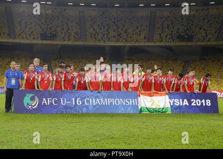 Tagikistan giocatori reagiscono dopo perdendo l'AFC U-16 Championship 2018 partita finale tra il Giappone 1-0 Tagikistan a Bukit Jalil dello Stadio Nazionale di Kuala Lumpur in Malesia, 7 ottobre 2018. Credito: AFLO/Alamy Live News Foto Stock