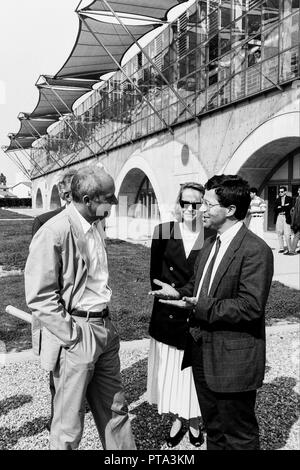 Sir Norman Foster a VAULX EN VELIN scolastici di architettura, Francia Foto Stock