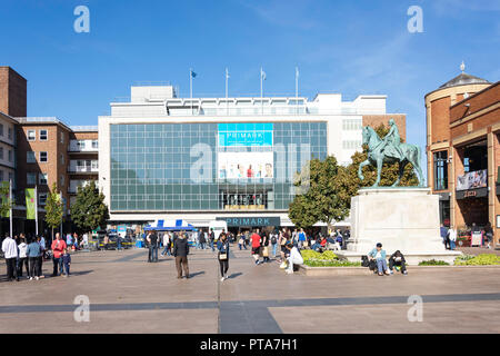Broadgate pedonale Plaza mostra Primark negozio di moda e Lady Godiva statua, Coventry, West Midlands, England, Regno Unito Foto Stock