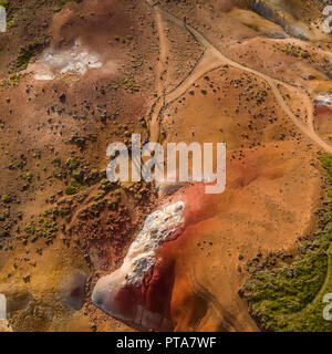 Seltun, area geotermica, Krysuvik Islanda Seltun è un area geotermale gorgogliamento con sorgenti di acqua calda, pentole di fango vulcanico e bocchette o solfatare. Foto Stock