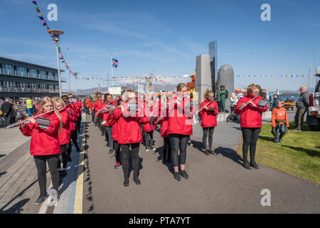 Banca Marching, del marinaio giorno, Reykjavik, Islanda Foto Stock