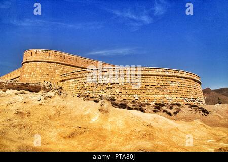 Bella fortificazione costruita sulle dune fossili di Cabo de Gata Almeria, Spagna Foto Stock