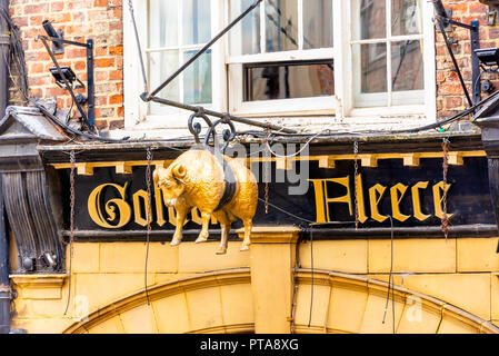 Signages del vello d'Oro Pub e Inn a York Foto Stock
