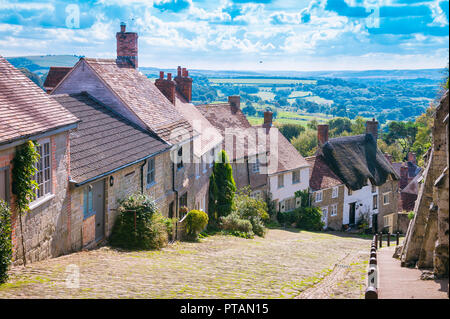 Scenic campagna inglese e vista dalla Collina d'oro, nella tradizionale borgo collinare di Shaftesbury, Inghilterra Foto Stock