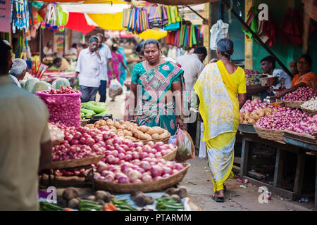 Udaipur, Rajasthan, India, 31 Gennaio 2018: pubblico città di mercato Foto Stock