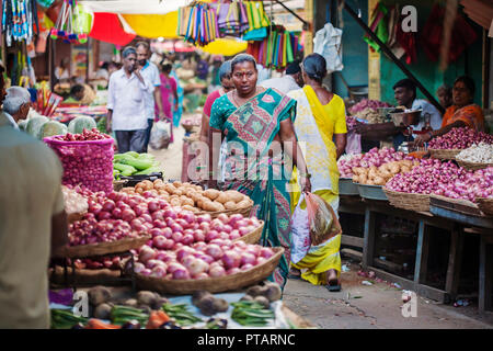 Udaipur, Rajasthan, India, 31 Gennaio 2018: pubblico città di mercato Foto Stock