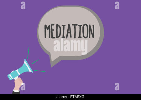 Testo della scrittura mediazione. Concetto significato controversia di intervento al fine di risolvere il problema di rilassamento di arbitrato. Foto Stock