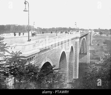 Washington Bridge, Harlem River, New York, Stati Uniti d'America, c1900. Creatore: sconosciuto. Foto Stock