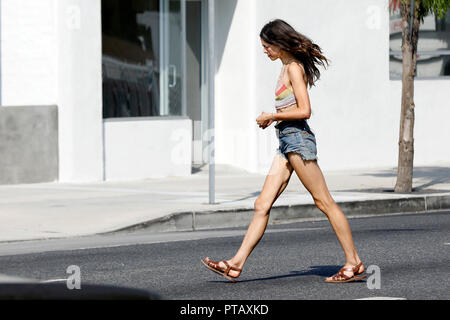 Margaret Qualley è visto il set di 'una volta in Hollywood' sulla Burbank Boulevard il 6 ottobre 2018 di Burbank, in California. Foto Stock