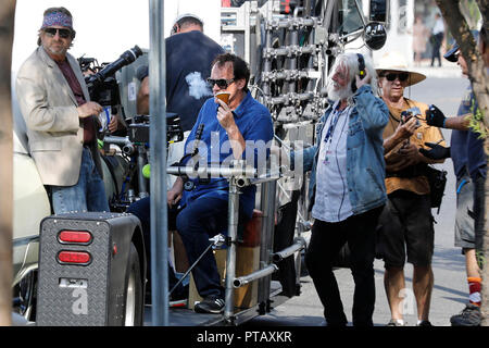 Quentin Tarantino è visto il set di 'una volta in Hollywood' sulla Burbank Boulevard il 6 ottobre 2018 di Burbank, in California. Foto Stock