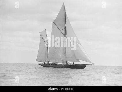 Il piede 118 ketch 'Fidra', 1913. Creatore: Kirk & Figli di Cowes. Foto Stock