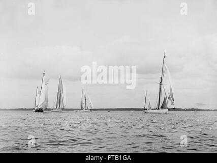 Inizio della Coppa del Re di razza, Agosto 1908. Creatore: Kirk & Figli di Cowes. Foto Stock