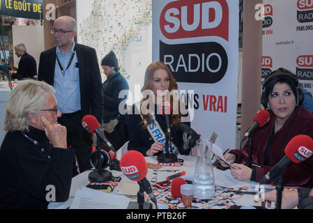 2018 Parigi spettacolo agricolo; Miss Francia 2018 Maëva Coucke e Véronique de Villèle, sul sud radio "CHACUN SA FOLY" animata da Liane Foly. Foto Stock