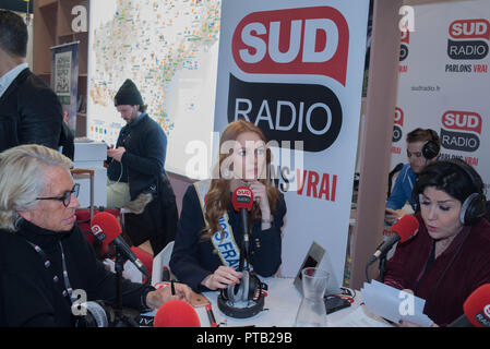 2018 Parigi spettacolo agricolo; Miss Francia 2018 Maëva Coucke e Véronique de Villèle, sul sud radio "CHACUN SA FOLY" animata da Liane Foly. Foto Stock