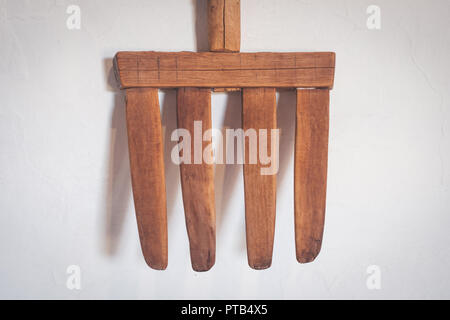Il vecchio legno forcella / Forconi di antiquariato Foto Stock