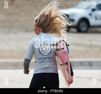 British campionati di surf e British Cup 2018, Mens aprire winnerJay Quinn 35 anni Nuova Zelanda nato in rappresentanza del Galles, Roxy womens vincitore Lucia Foto Stock