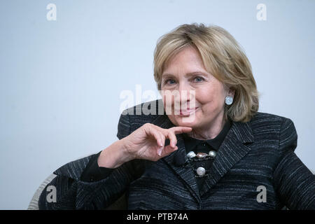 Hillary Rodham Clinton presso l Università di Oxford per onorare il settantesimo anniversario della Dichiarazione Universale dei Diritti dell'uomo. Foto Stock