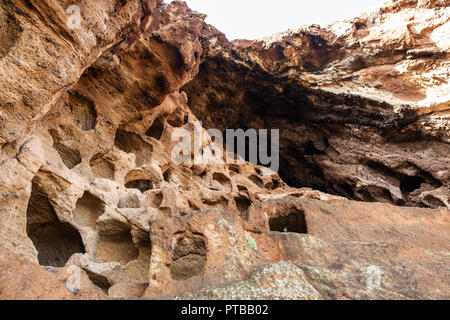 Grotte di aborigeni in Gran Canaria Isole Canarie Spagna. Abstract background. Cenobio de Valeron Foto Stock