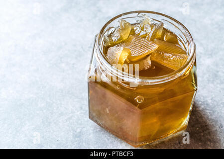 In casa di anguria organico Inceppamento nel vasetto di marmellata /. Alimenti biologici. Foto Stock