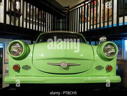 Tedesco orientale Trabant vettura sul display a Berlino Museo di Storia , Germania, Foto Stock