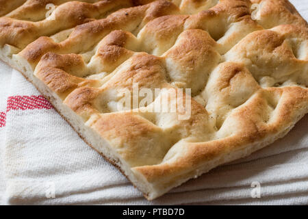 Pane turco Tirnak Pide o Pita per kebab. Tradizionale pasticceria da forno. Foto Stock