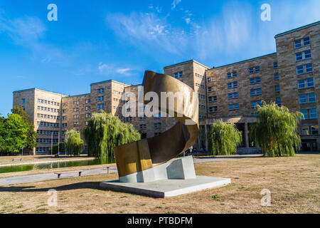 "L'ippocampo" scultura di Dolores Zinny & Juan Maidagan, 2016 IG-Farben-Haus, ora Goethe campus universitario, Francoforte, Hessen, Germania Foto Stock