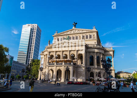 Alte Oper, old opera house, da Richard Lucae, 1880, Opernplatz, Francoforte, Hessen, Germania Foto Stock