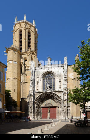 La chiesa in stile romanico e gotico della cattedrale di Aix, c12th-c16TH, o la Cattedrale del Santo Salvatore, Aix-en-Provence Provence Francia Foto Stock