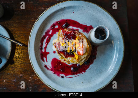 Frittelle di farina di grano saraceno in Ubud, Bali Foto Stock