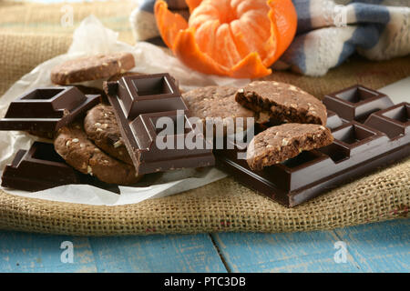Home fatta di cioccolato e biscotti di agrumi - primo piano Foto Stock