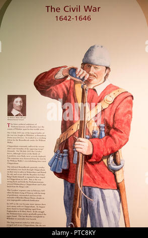 Scheda di visualizzazione foto di guerra civile soldato 1642-1646 con il permesso di Chippenham museum, Wiltshire, Inghilterra, Regno Unito il caricamento di moschetto con la polvere da sparo Foto Stock