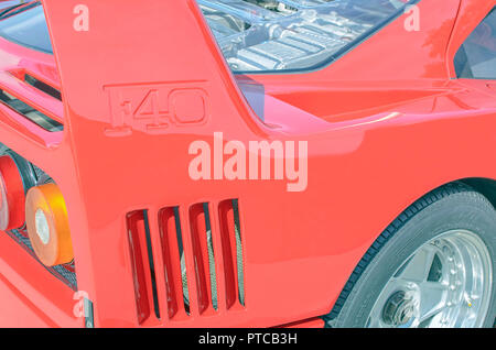 Sessione spettacolare delle vetture Ferrari, durante le feste patronali di Torrejon de Ardoz (Madrid - Spagna). Parte posteriore della Ferrari F40 Foto Stock