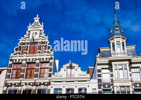 Bellissimi edifici presso il vecchio quartiere Cetral in Amsterdam Foto Stock