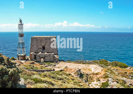 La torre e il lightscape di Punta Campanella a Sorrento e il paesaggio di Sorrento la penisola e Golfo di Napoli Italia Foto Stock