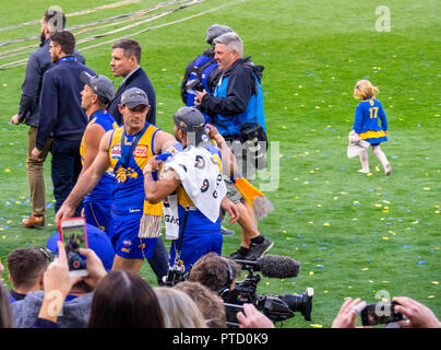 West Coast Eagles premiership i giocatori Mark LeCras Shannon Hurn e Lewis Jetta a 2018 AFL Grand Final di MCG Melbourne Victoria Australia. Foto Stock