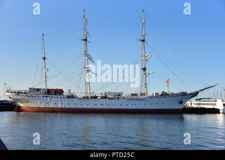 Addestramento alla vela di nave Gorch Fock I, nave museo, porto, Stralsund, Meclemburgo-Pomerania, Germania Foto Stock
