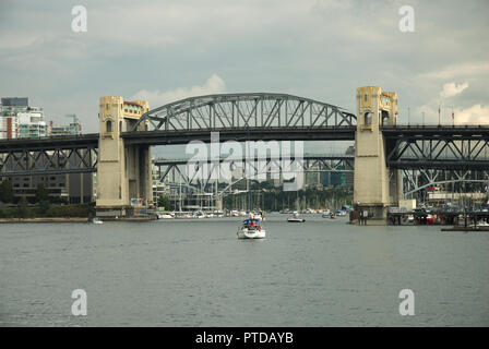 Burrard e Granville Street Bridges a Vancouver, British Columbia, Canada Foto Stock