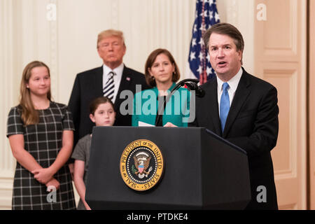 Washington, DC, Stati Uniti d'America. 8 Ott, 2018. Brett Kavanaugh parlando al suo giuramento come una Corte suprema di giustizia nella Sala Est della Casa Bianca. Credito: Michael Brochstein SOPA/images/ZUMA filo/Alamy Live News Foto Stock