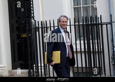 Londra, UK, 9 ottobre 2018,il Segretario di Stato per l'Educazione, la Rt Hon Damian cerve MP arriva per la riunione di gabinetto in 10 Downing Street, Londra.Credit: Keith Larby/Alamy Live News Foto Stock