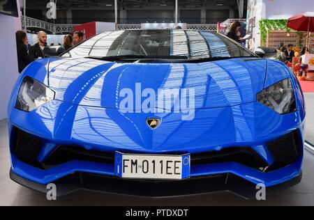 Olympia, Londra, Regno Unito. Il 9 ottobre, 2018. Ferrari,lusso auto sportive,licenze per marche Europa,Olympia,London.UK Credit: Michael melia/Alamy Live News Foto Stock